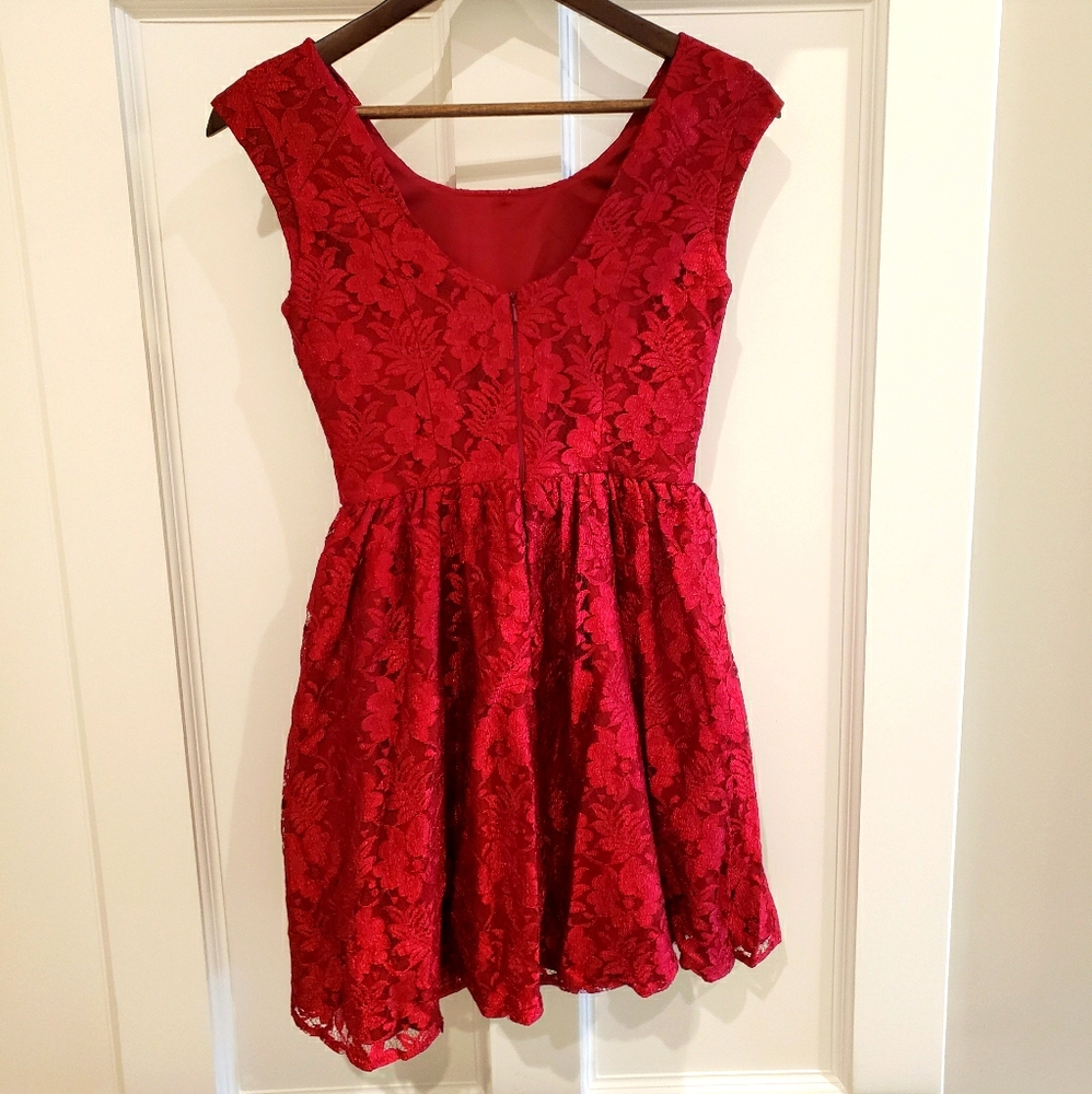 [NWT] Off-the-shoulder Lace dress